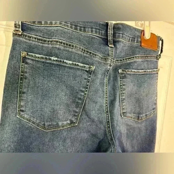 Lucky Brand Brooke Skinny Jean. Size 6/28. Medium wash denim. - Picture 10 of 11